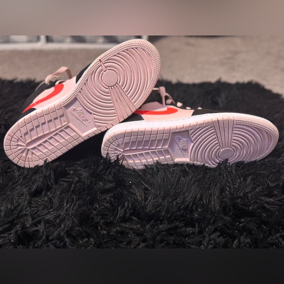 Air Jordan 1 - Picture 3 of 5